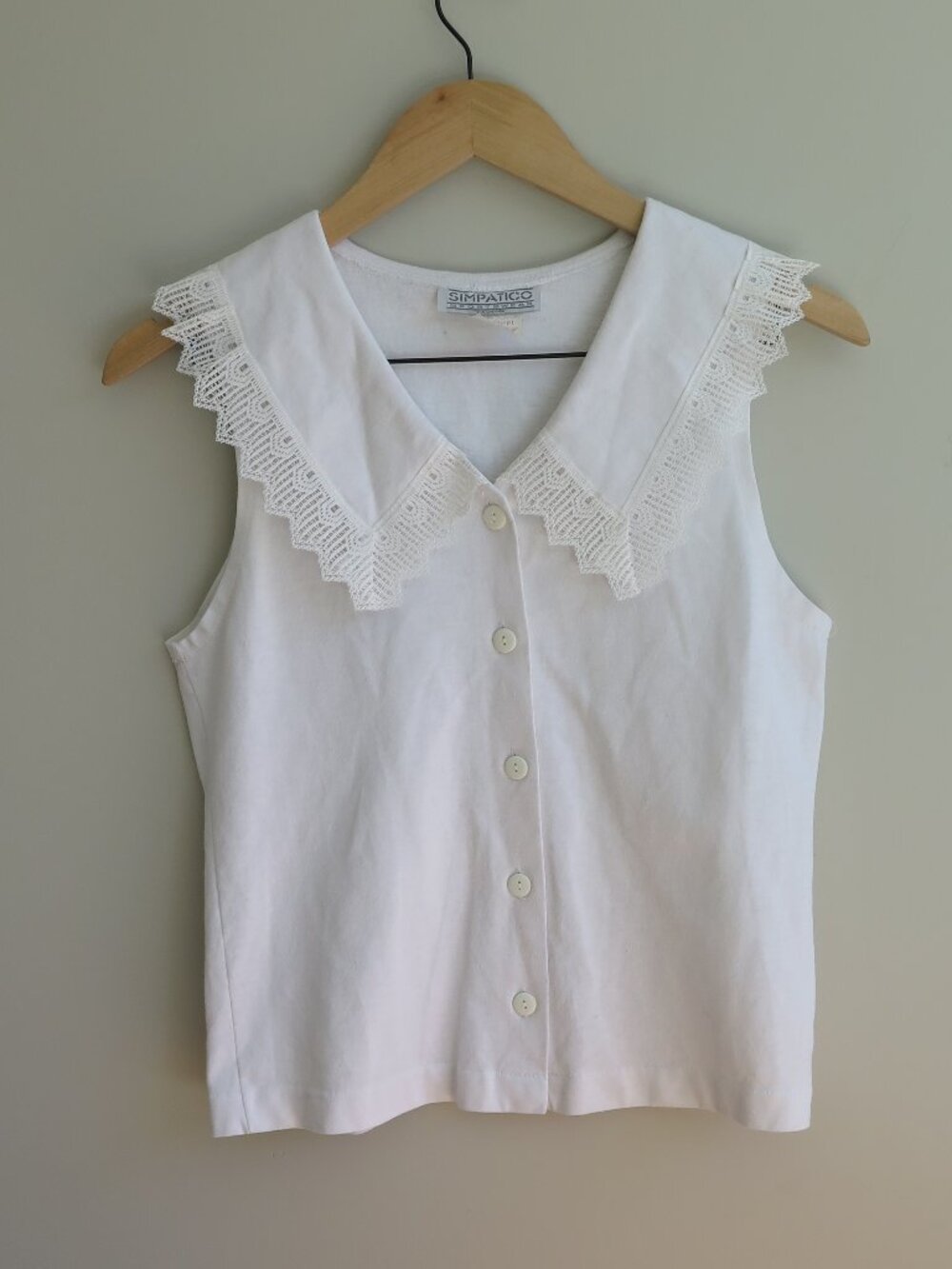 SIMPLICITY White Sleeveless Lace-Collar Button Front Top